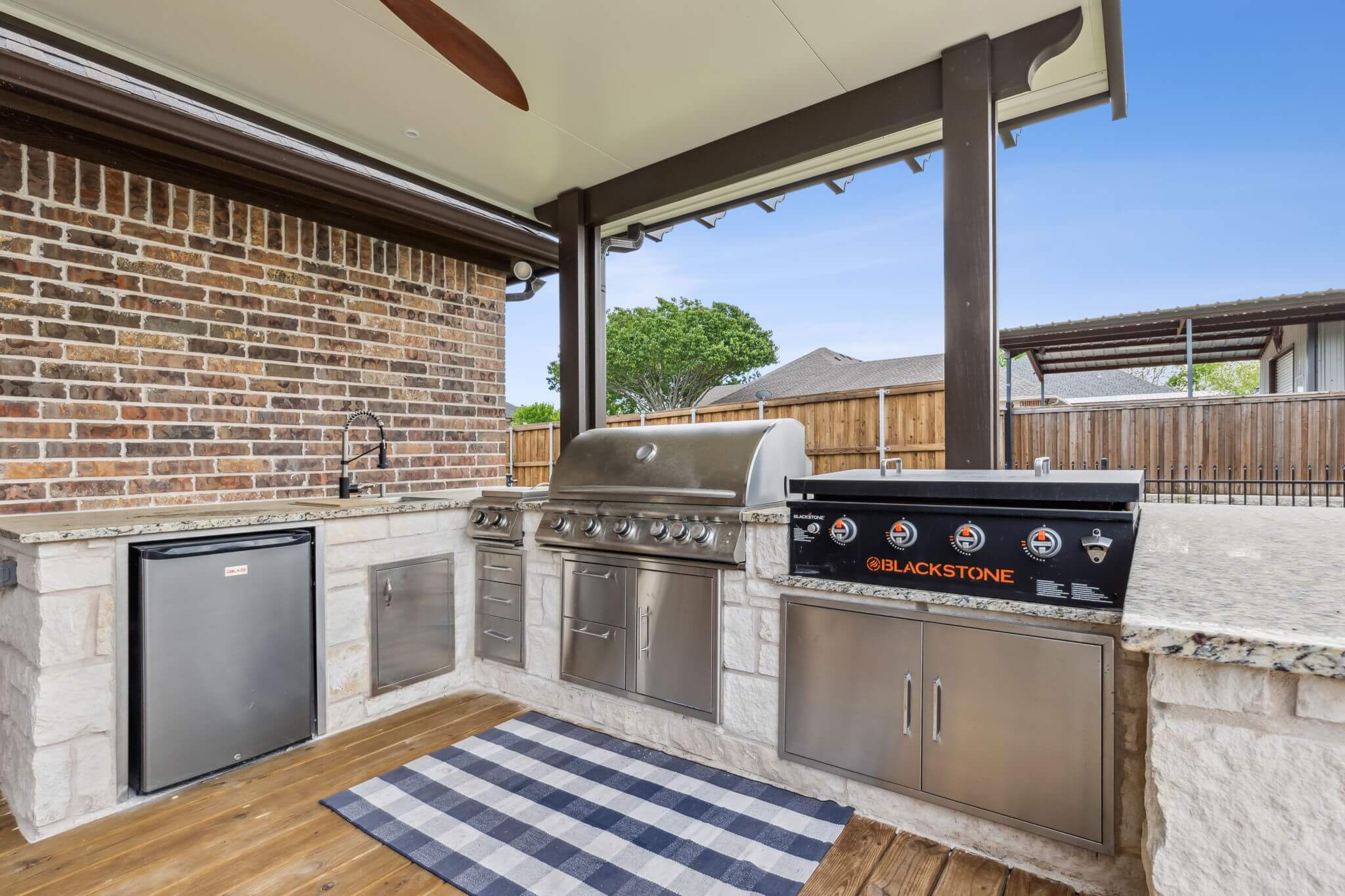 Outdoor Kitchens and BBQ Areas